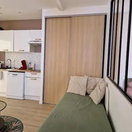 Chal1 37m2 A 200 M Du Capitole Apartman