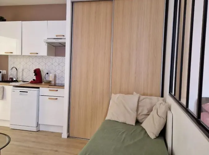 Chal1 37m2 A 200 M Du Capitole Apartman